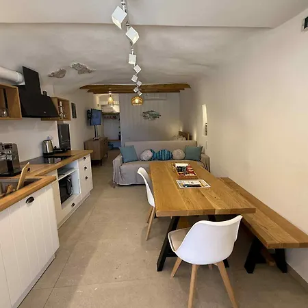 Boathouse Rema בית נופש Kímolos