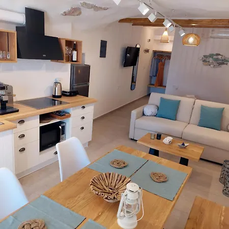 Boathouse Rema Vakantiehuis Kímolos