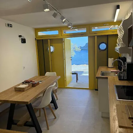 بيت للعطل Boathouse Rema *