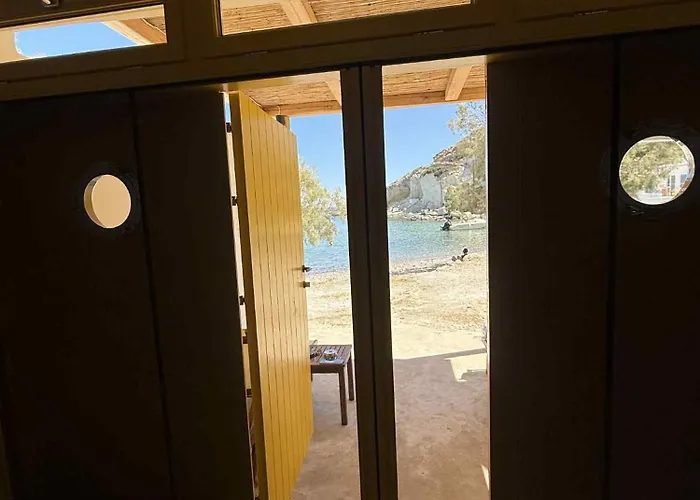 Boathouse Rema Kimolos