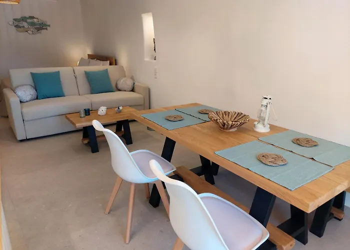 Boathouse Rema Kimolos