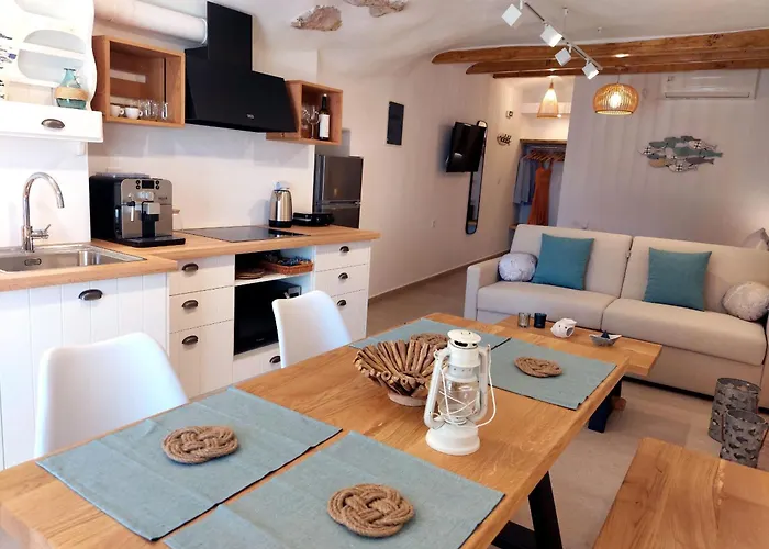 Boathouse Rema Semesterbostad *